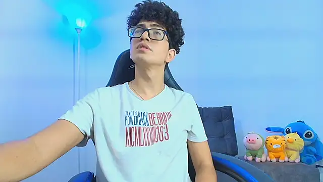 Snapshot of TylerWhite_ chatting on November 14, 2025, 3:32 am TylerWhite online show from November 14, 2025, 3:32 am