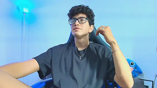 Snapshot of TylerWhite_ chatting on September 24, 2025, 5:03 am TylerWhite online show from September 24, 2025, 5:03 am