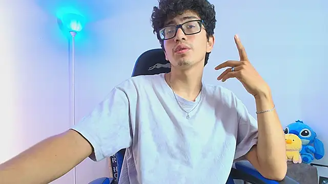 Snapshot of TylerWhite_ chatting on October 4, 2025, 1:23 pm TylerWhite online show from October 4, 2025, 1:23 pm