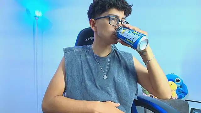 Snapshot of TylerWhite_ chatting on October 10, 2025, 4:24 am TylerWhite online show from October 10, 2025, 4:24 am