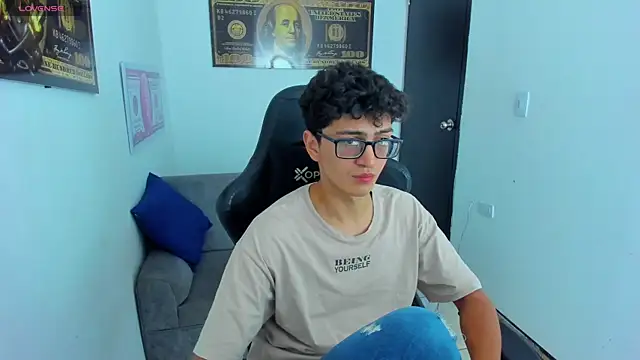 Snapshot of TylerWhite_ chatting on March 16, 2025, 2:53 am TylerWhite online show from March 16, 2025, 2:53 am