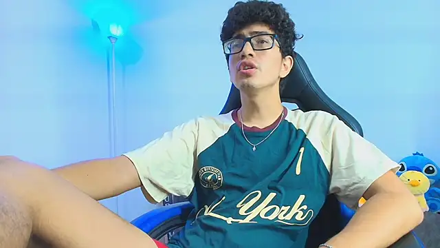 Snapshot of TylerWhite_ chatting on October 1, 2025, 3:44 am TylerWhite online show from October 1, 2025, 3:44 am