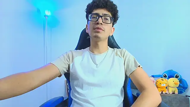 Snapshot of TylerWhite_ chatting on October 18, 2025, 4:14 am TylerWhite online show from October 18, 2025, 4:14 am