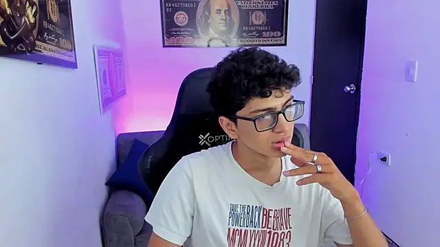 Snapshot of TylerWhite_ chatting on March 14, 2025, 6:10 am TylerWhite online show from March 14, 2025, 6:10 am