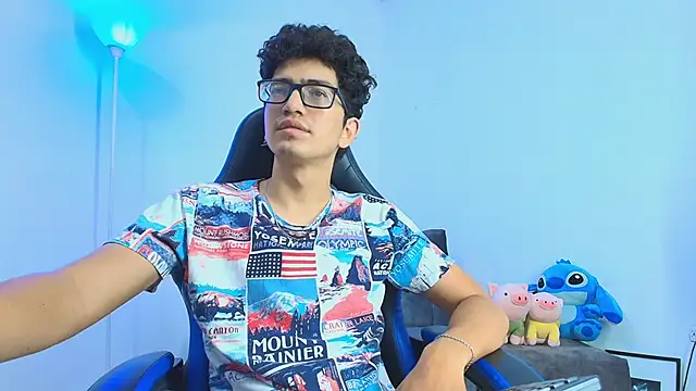 Snapshot of TylerWhite_ chatting on September 19, 2025, 6:17 am TylerWhite online show from September 19, 2025, 6:17 am