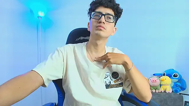 Snapshot of TylerWhite_ chatting on October 9, 2025, 6:14 am TylerWhite online show from October 9, 2025, 6:14 am