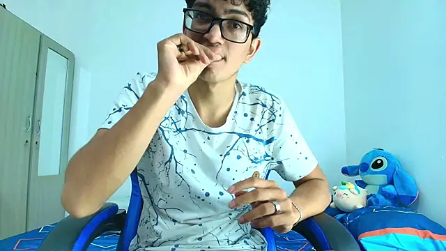 Snapshot of TylerWhite_ chatting on March 22, 2025, 3:20 am TylerWhite online show from March 22, 2025, 3:20 am