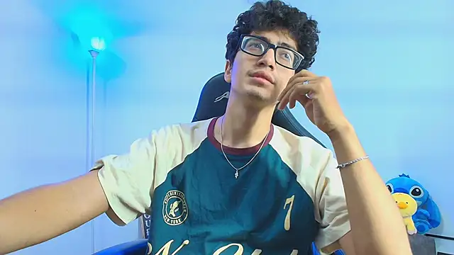 Snapshot of TylerWhite_ chatting on October 2, 2025, 3:43 am TylerWhite online show from October 2, 2025, 3:43 am