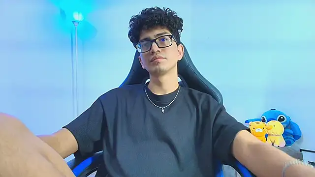 Snapshot of TylerWhite_ chatting on October 25, 2025, 3:17 am TylerWhite online show from October 25, 2025, 3:17 am