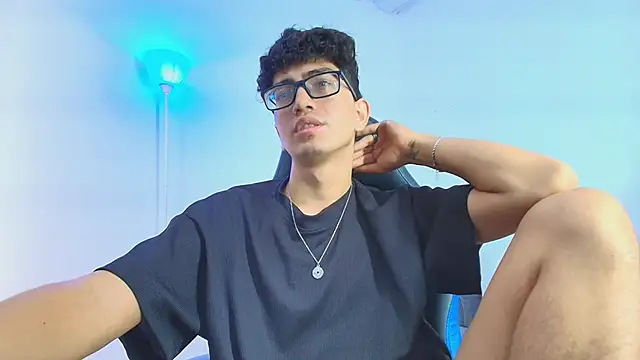 Snapshot of TylerWhite_ chatting on October 11, 2025, 1:45 pm TylerWhite online show from October 11, 2025, 1:45 pm