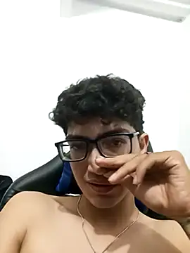 Snapshot of TylerWhite_ chatting on March 13, 2025, 3:54 am TylerWhite online show from March 13, 2025, 3:54 am