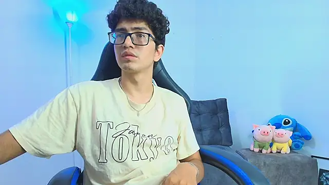 Snapshot of TylerWhite_ chatting on September 28, 2025, 6:59 pm TylerWhite online show from September 28, 2025, 6:59 pm