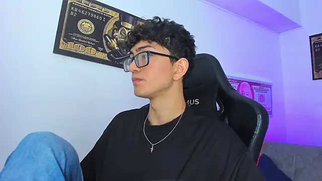 Snapshot of TylerWhite_ chatting on March 12, 2025, 2:52 am TylerWhite online show from March 12, 2025, 2:52 am