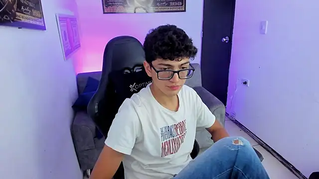 Snapshot of TylerWhite_ chatting on March 14, 2025, 3:04 am TylerWhite online show from March 14, 2025, 3:04 am