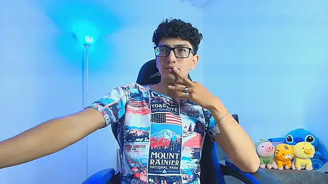 Snapshot of TylerWhite_ chatting on October 14, 2025, 7:58 pm TylerWhite online show from October 14, 2025, 7:58 pm