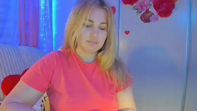 Snapshot of CoraSwon chatting on March 19, 2025, 6:44 pm CoraSwon online show from March 19, 2025, 6:44 pm