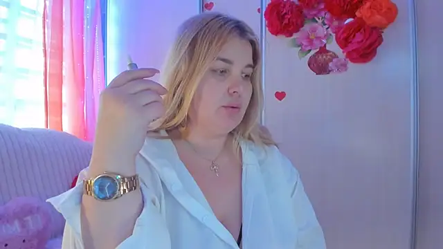 Snapshot of CoraSwon chatting on March 18, 2025, 11:55 am CoraSwon online show from March 18, 2025, 11:55 am