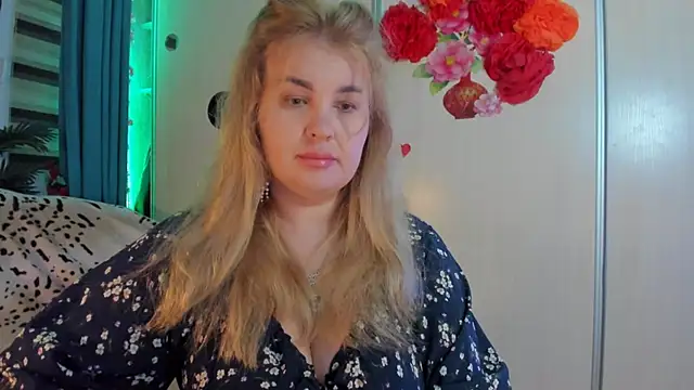 Snapshot of CoraSwon chatting on October 25, 2025, 9:15 pm CoraSwon online show from October 25, 2025, 9:15 pm