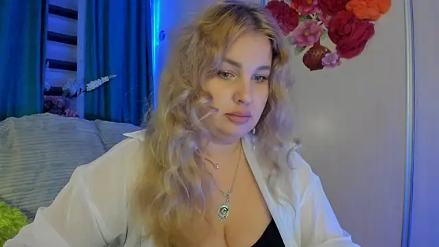 Snapshot of CoraSwon chatting on October 1, 2025, 5:39 pm CoraSwon online show from October 1, 2025, 5:39 pm