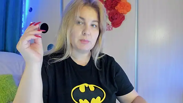 Snapshot of CoraSwon chatting on September 18, 2025, 6:11 pm CoraSwon online show from September 18, 2025, 6:11 pm