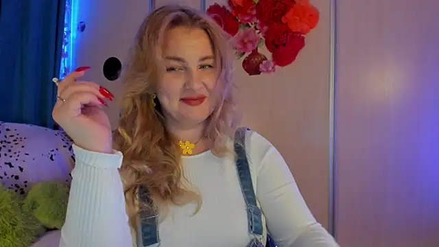 Snapshot of CoraSwon chatting on September 13, 2025, 7:36 pm CoraSwon online show from September 13, 2025, 7:36 pm