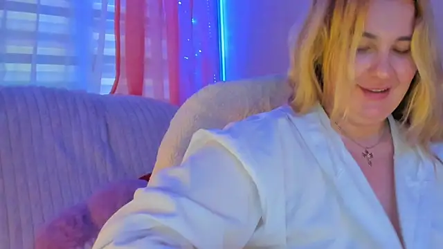 Snapshot of CoraSwon chatting on March 17, 2025, 2:45 pm CoraSwon online show from March 17, 2025, 2:45 pm