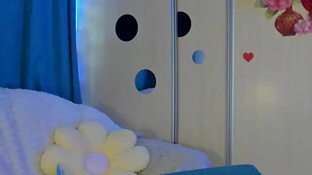 Snapshot of CoraSwon chatting on September 24, 2025, 6:20 am CoraSwon online show from September 24, 2025, 6:20 am