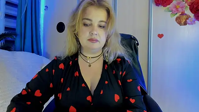 Snapshot of CoraSwon chatting on November 15, 2025, 4:11 pm CoraSwon online show from November 15, 2025, 4:11 pm