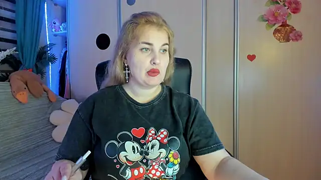 CoraSwon online show from February 15, 2026, 3:44 pm