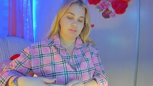 Snapshot of CoraSwon chatting on March 16, 2025, 4:45 pm CoraSwon online show from March 16, 2025, 4:45 pm