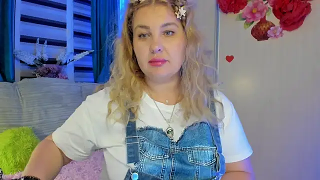 Snapshot of CoraSwon chatting on September 30, 2025, 6:58 pm CoraSwon online show from September 30, 2025, 6:58 pm