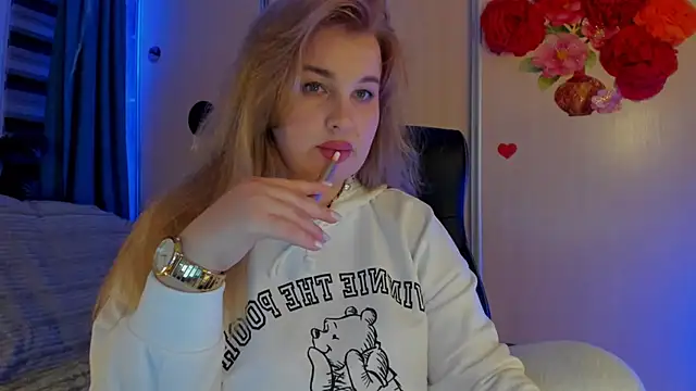 Snapshot of CoraSwon chatting on November 12, 2025, 4:55 pm CoraSwon online show from November 12, 2025, 4:55 pm