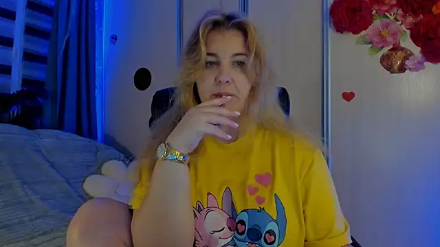 Snapshot of CoraSwon chatting on November 11, 2025, 1:22 am CoraSwon online show from November 11, 2025, 1:22 am