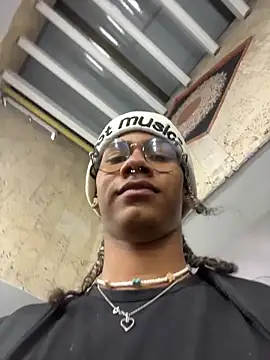 Maxim-Walker online show from November 30, 2025, 2:23 am