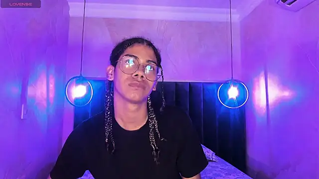 Maxim-Walker online show from November 22, 2025, 3:16 am