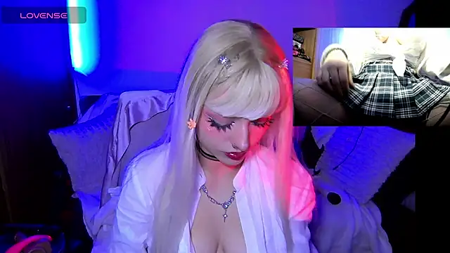 Snapshot of HollyDominic chatting on November 6, 2025, 8:35 pm HollyDominic online show from November 6, 2025, 8:35 pm