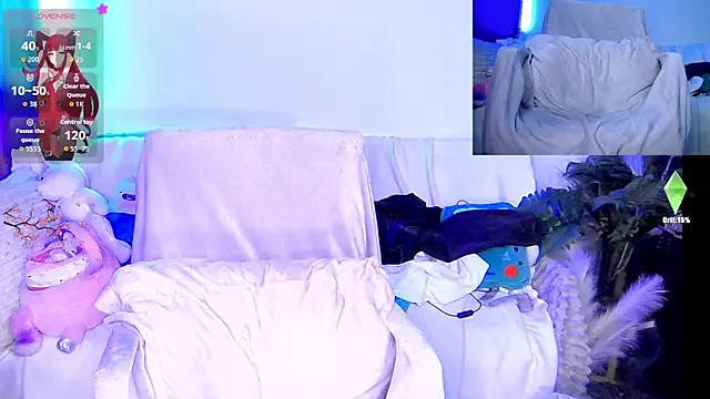 Snapshot of HollyDominic chatting on September 17, 2025, 7:43 am HollyDominic online show from September 17, 2025, 7:43 am