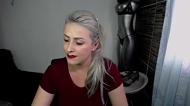 Snapshot of Emma_Rizzoo chatting on May 20, 2026, 7:55 pm Emma Rizzoo online show from May 20, 2026, 7:55 pm
