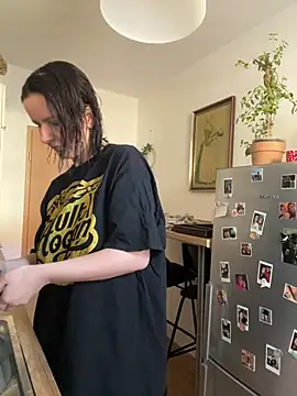 Off  Melonenmandy online show from March 19, 2025, 8:55 am