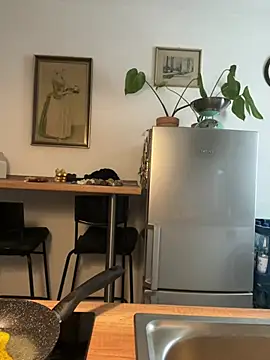 Off  Melonenmandy online show from April 10, 2026, 6:53 am