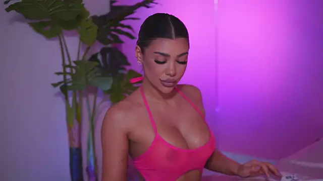 NatyDesiree online show from March 6, 2025, 8:19 am