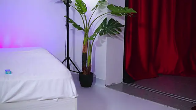 NatyDesiree online show from October 7, 2025, 9:10 am