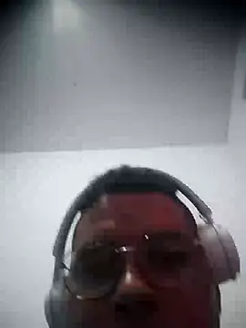 SaucyAffair0 online show from April 19, 2026, 6:21 pm