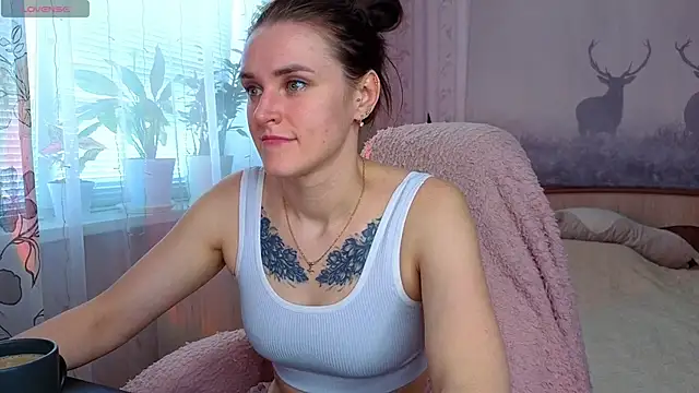 Snapshot of Bella__Swoon chatting on May 26, 2026, 5:27 am Bella Swoon online show from May 26, 2026, 5:27 am