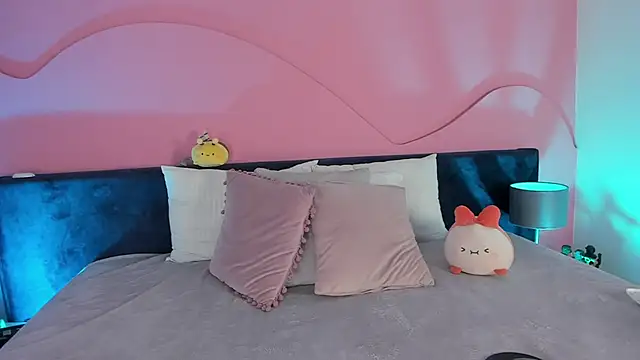 Alaia Manson online show from September 24, 2025, 11:50 am