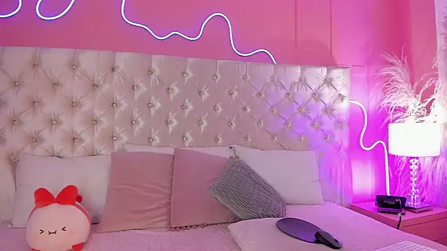 Alaia Manson online show from October 7, 2025, 1:34 pm