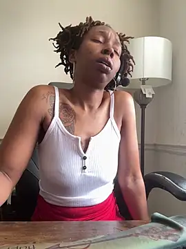 LeyaHoneybuns online show from March 13, 2025, 4:12 pm