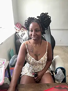 Snapshot of LeyaHoneybuns chatting on April 8, 2026, 4:08 pm LeyaHoneybuns online show from April 8, 2026, 4:08 pm