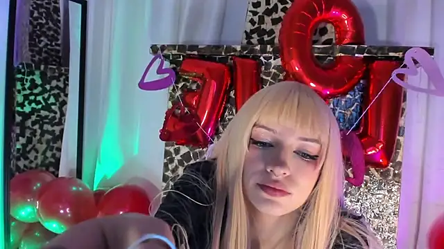 Snapshot of mmoonlightt_ chatting on February 14, 2025, 5:03 pm mmoonlightt online show from February 14, 2025, 5:03 pm