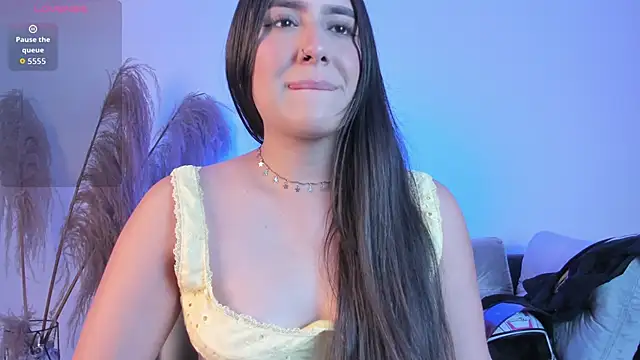 paulina sweett  online show from December 17, 2025, 1:27 pm